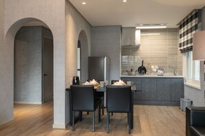 Repas dans la chambre