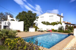 Rustic villa with fantastic sea views