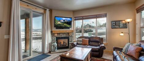 Bear Hollow 5557: Living Room: "Cozy setup with fireplace, overlooking outdoor patio through the window."