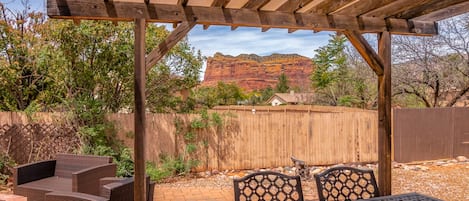 Canyon Diablo is a charming 3BD home in the Village of Oak Creek with dramatic red rock views