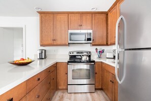 Full kitchen with eat-in bar area