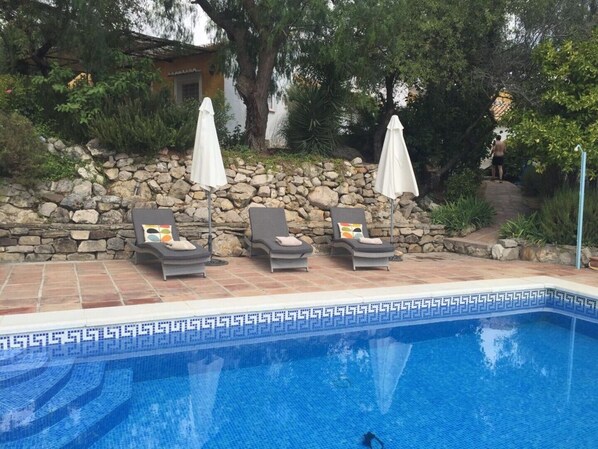 Casita 1: pool overlooking the lake.