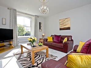 Leather furniture in the living room | Veltham House Cottage, Bampton Nr Tiverton