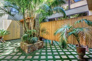 Enter through the Hawaiian-inspired courtyard