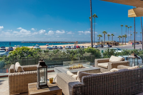 Welcome to Breakers Manor! We are located right on Newport's Big Corona Beach