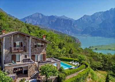 Casa Crusca, cerca del lago de Como con piscina privada