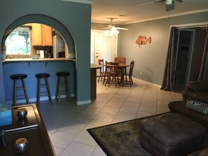 LIVING INTO DIN AREA