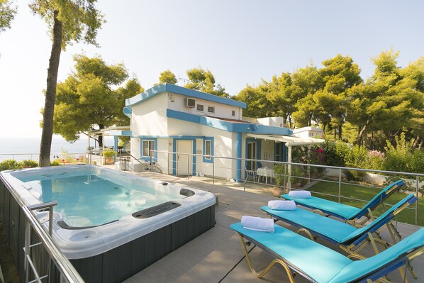 Sani Beach Gallery Villa