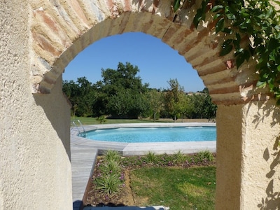 Muy tranquilo situado hermosa casa de vacaciones con piscina privada y hermosa vista