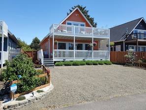 Sunkissed! Large ocean-view decks, fire pit, privacy yard, and edible garden.