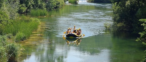 Rafting auf dem Fluss Cetina, nur 2 km vom Grundstück entfernt, muss probiert werden!