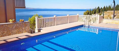 Villa Ana mit 50 qm Pool, 7 Schlafzimmer, 7 Badezimmer, Spielzimmer, 2 km vom Strand entfernt