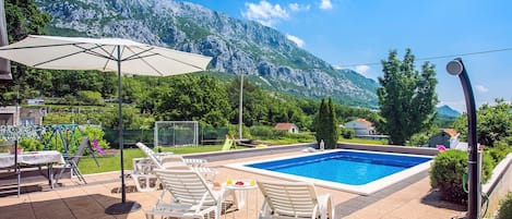 VILLA ANTONY mit privatem Pool 6m * 4m und Essbereich im Freien