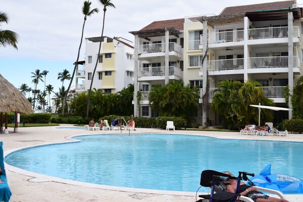 Condo (second floor) at the pool