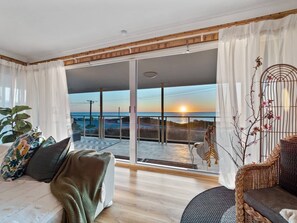 Enchanting sea view from the living room.