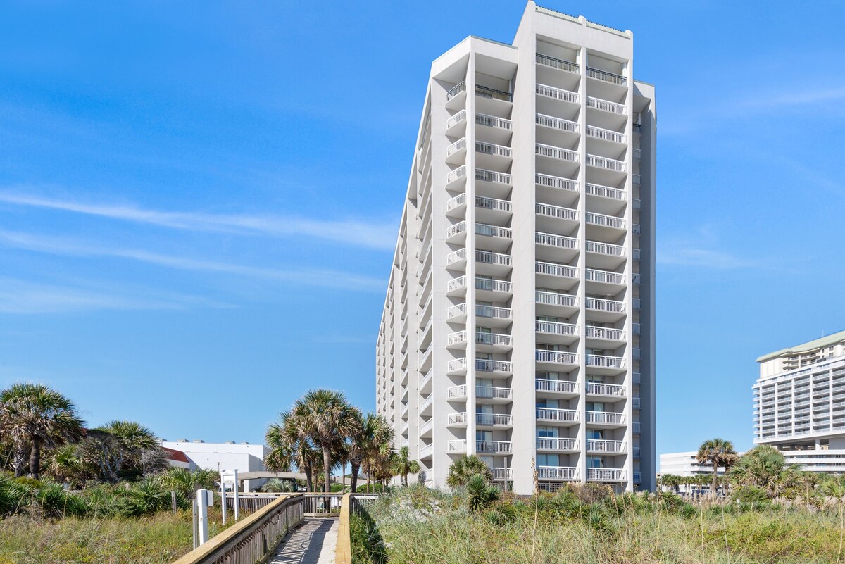 Ocean view condo, fully renovated + Free Attraction Tickets!