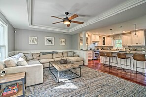 Living Room | Free WiFi