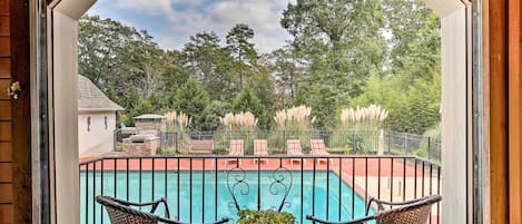 Cartersville Vacation Rental | Studio | 1BA | 1,200 Sq Ft | Steps to Enter