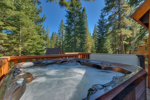 Outdoor spa tub