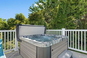 MB42: Once Upon A Tide l Pool Area w/ Hot Tub