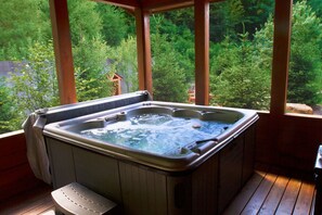 Indoor spa tub