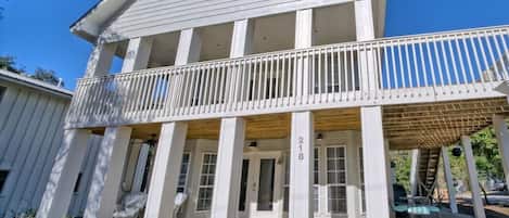Embrace coastal charm in this spacious 4-bed, 2-bath retreat, perfect for your next beach getaway