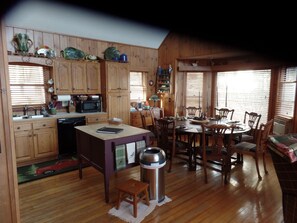 Kitchen/Dining