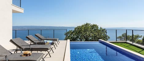 Villa Lipa mit privatem, beheiztem Pool, Sauna und herrlichem Panoramablick