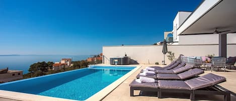 Villa Nano - Private heated 32 sqm infinity pool, a jacuzzi, amazing sea views