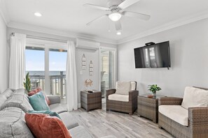 A Place at The Beach 9540-3G Living Area