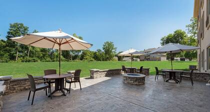 Cobblestone Hotel & Suites - Urbana