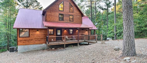 Broken Bow Vacation Rental | 3BR | 3BA | 1,800 Sq Ft | Stairs Required