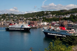 Ferries in Oban Bay