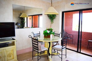 Dining area for 4