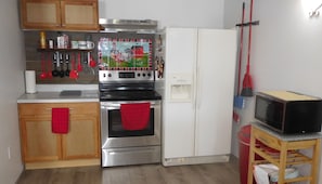 Kitchen, Large frig, microwave and basic cooking utensils 