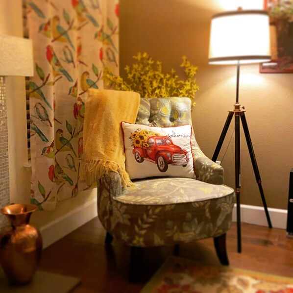 Well decorated and comfortable.