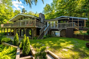 5 bedroom, 3 bathroom Year round cottage w/ spectacular lake views!