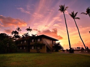 Beautiful Sunset from the open courtyard and viewing deck for everyone.