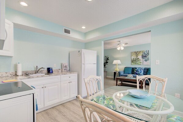 Equipped Kitchen with Seating for 4