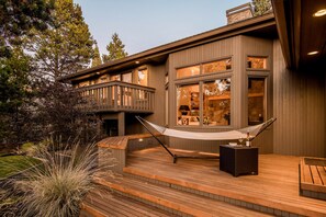 Outdoor patio - relax in the hammock - accessible from the living room.