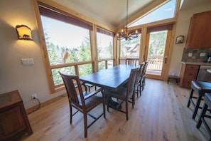 Dine in with a view! #summer
