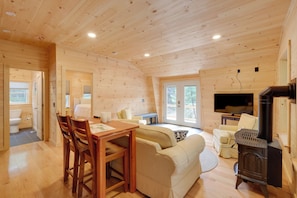 Living Room | Fireplace
