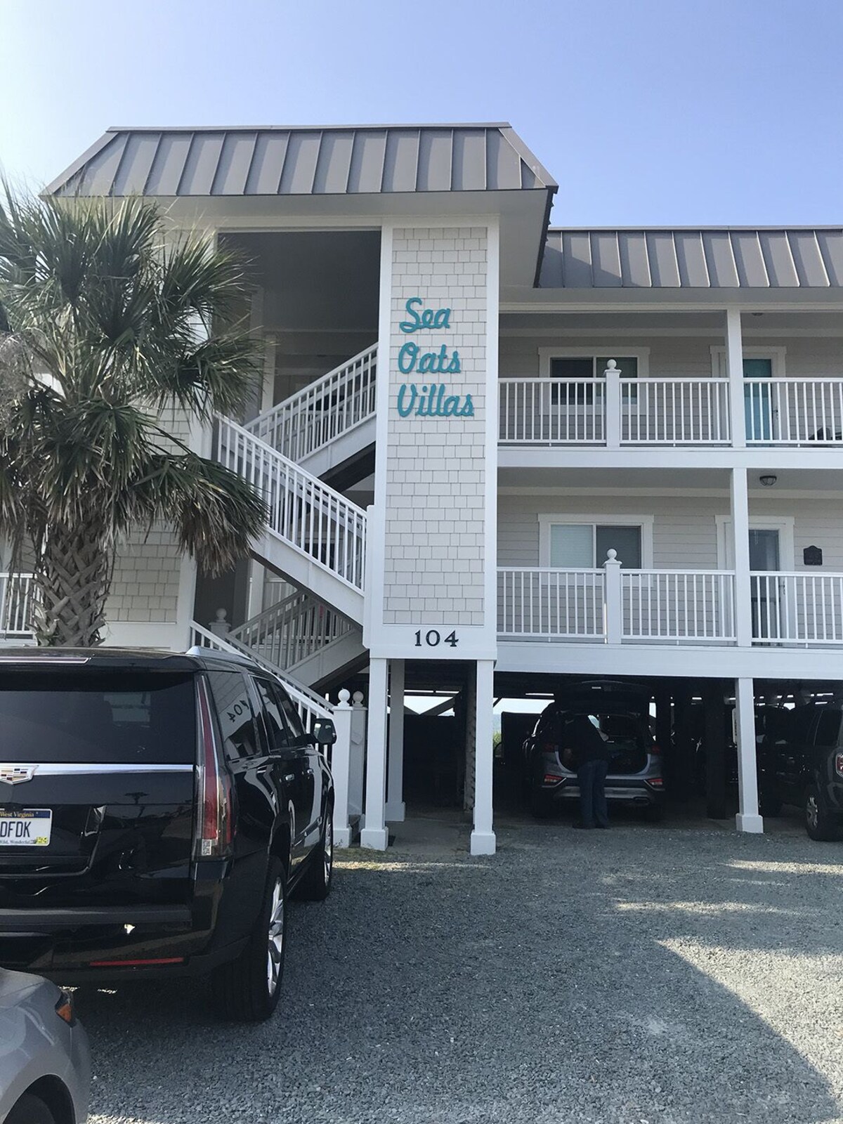 “Seaside Retreat” – Pet Friendly Oceanfront Condo, 2 Bedrooms / 2 Bathrooms