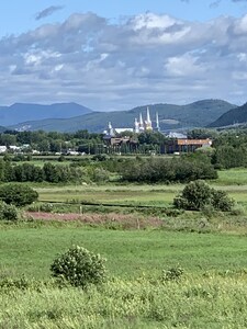 LA CAMPAGNE au centre-ville de Baie St PaulUNIQUE