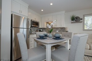 Carolina Beach Club 429 - Dining Area - Kitchen/dining area fully furnished with cooking utensils for cooking your favorite dish while on vacation . Beautiful tile backsplash .
All upgraded stainless steel appliance.
Dining area seats four.
