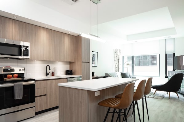 Spacious one-bedroom/ one-bath luxury apartment in the heart of Tysons Corner.