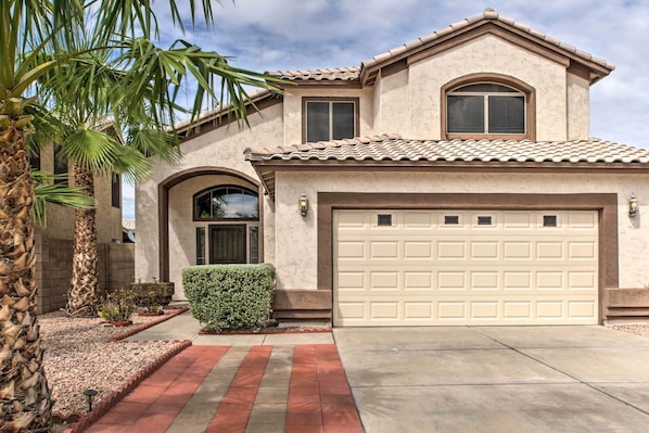 Plan out your Phoenix-area escape to this updated 3-bedroom, 2.5-bath home.