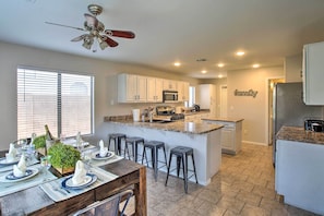 Keep the chef company at the 4-person breakfast bar.