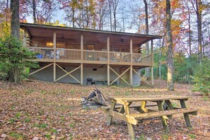 Exterior | Front Yard | Wood-Burning Fire Pit