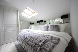 Bedroom with King Size bed and down comforters: Embrace the ultimate comfort in this bedroom featuring a King Size bed draped in cozy down comforters.
